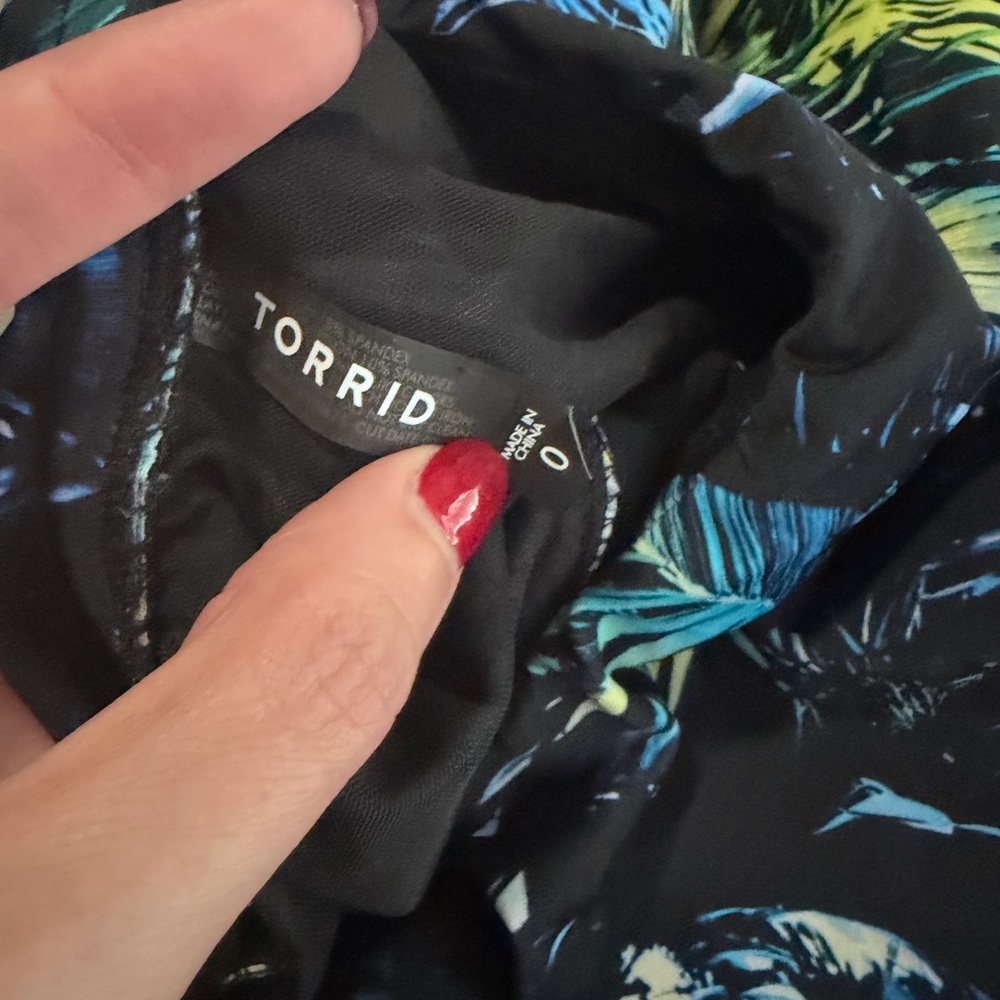 torrid Black One-Shoulder Ruffle Swim Top with Blue and Green Leaf Print Size 0 - Picture 5 of 7